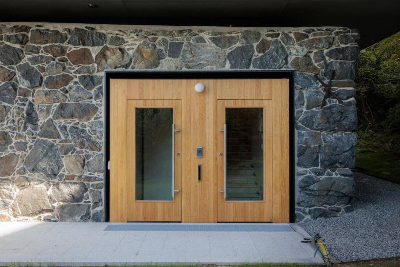 Brand New Studios Amidst Ancient Ruins Oasis Stockholm Exterior photo