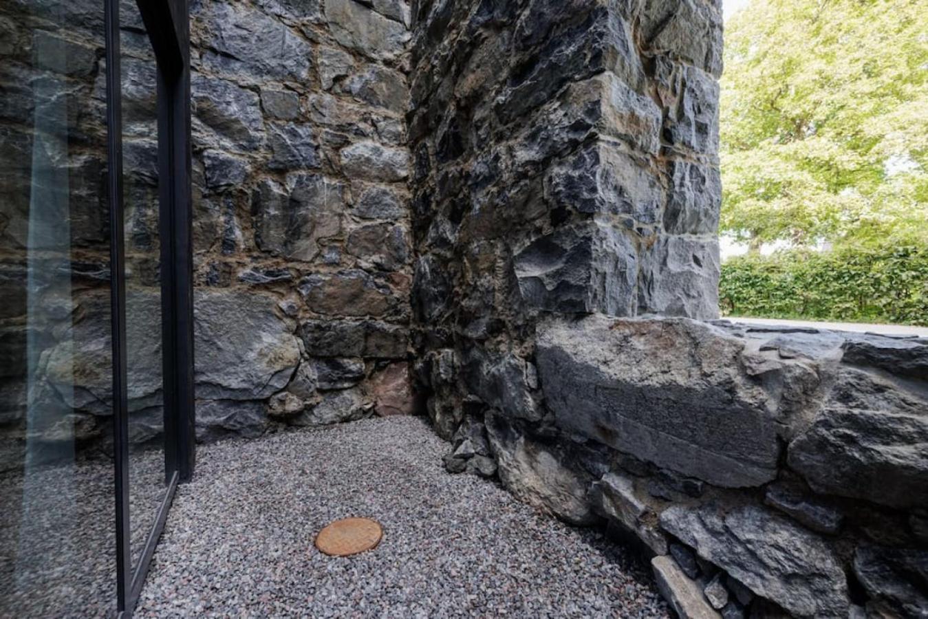 Brand New Studios Amidst Ancient Ruins Oasis Stockholm Exterior photo